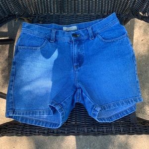 Size 8 super trendy jean shorts!